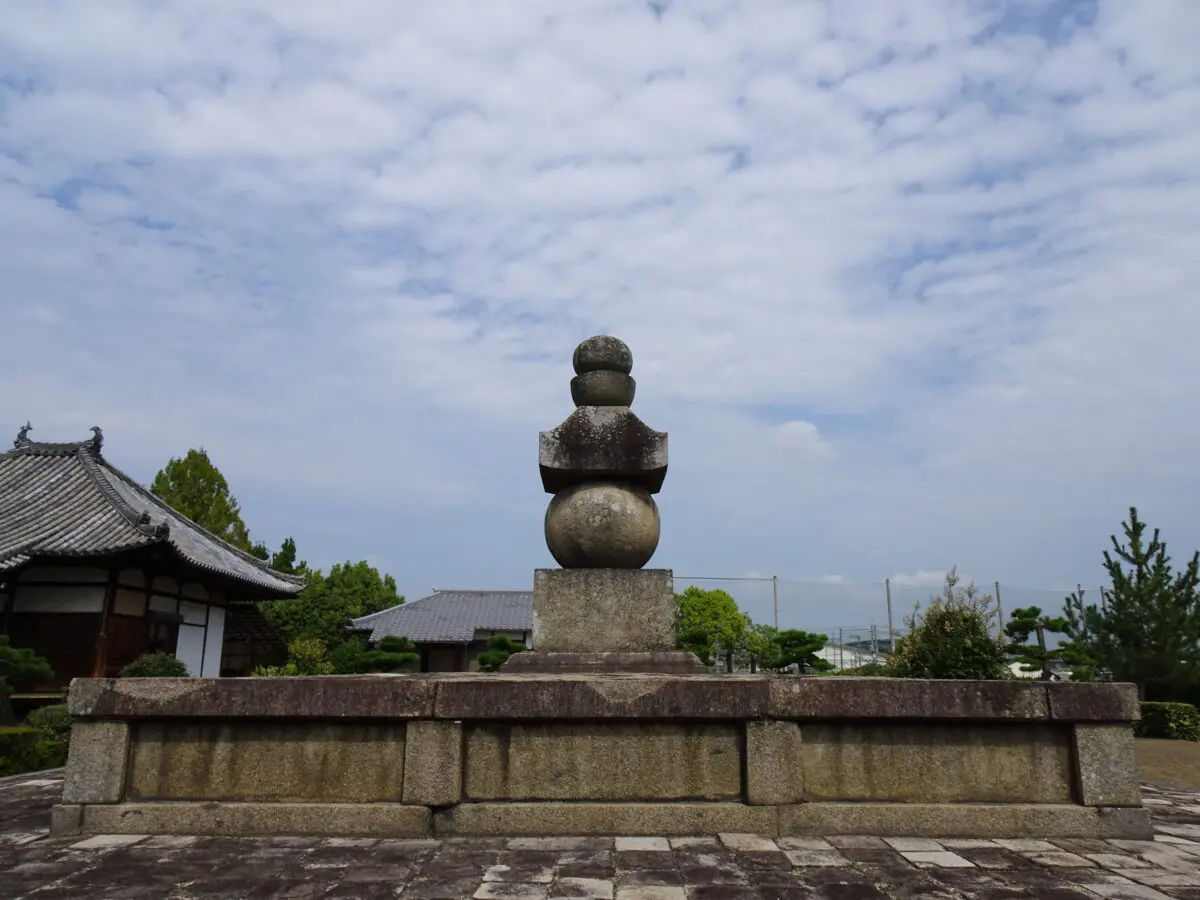 石造美術 西大寺奥ノ院五輪塔（叡尊塔） | たま企画室 - 香川・高松