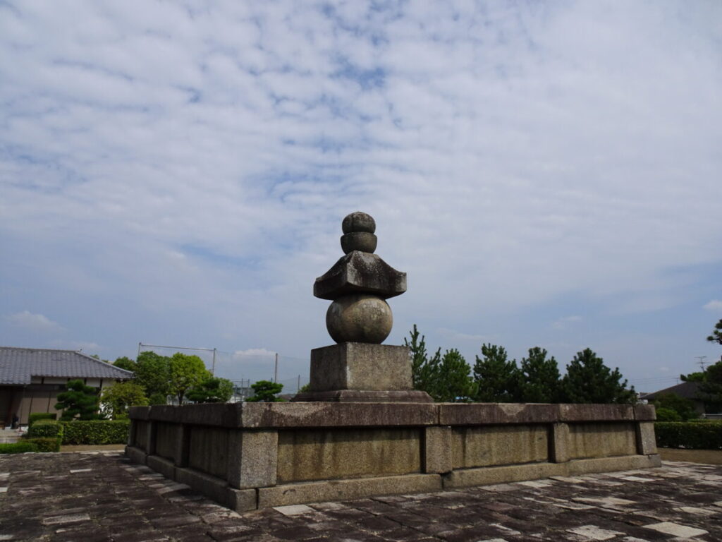 西大寺奥ノ院五輪塔　奈良県奈良市　五輪塔