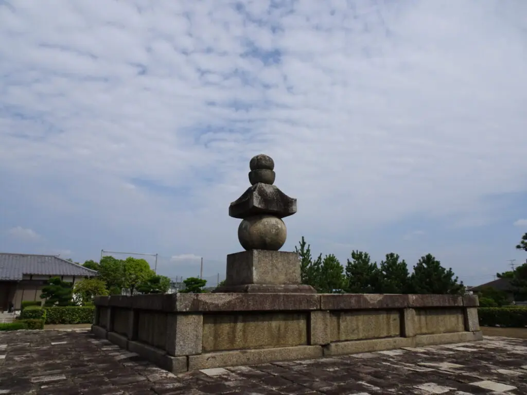 石造美術 西大寺奥ノ院五輪塔（叡尊塔） | たま企画室 - 香川・高松