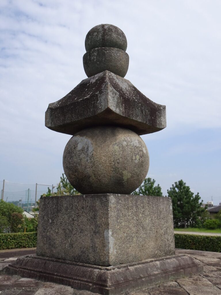 西大寺奥ノ院五輪塔　奈良県奈良市　五輪塔