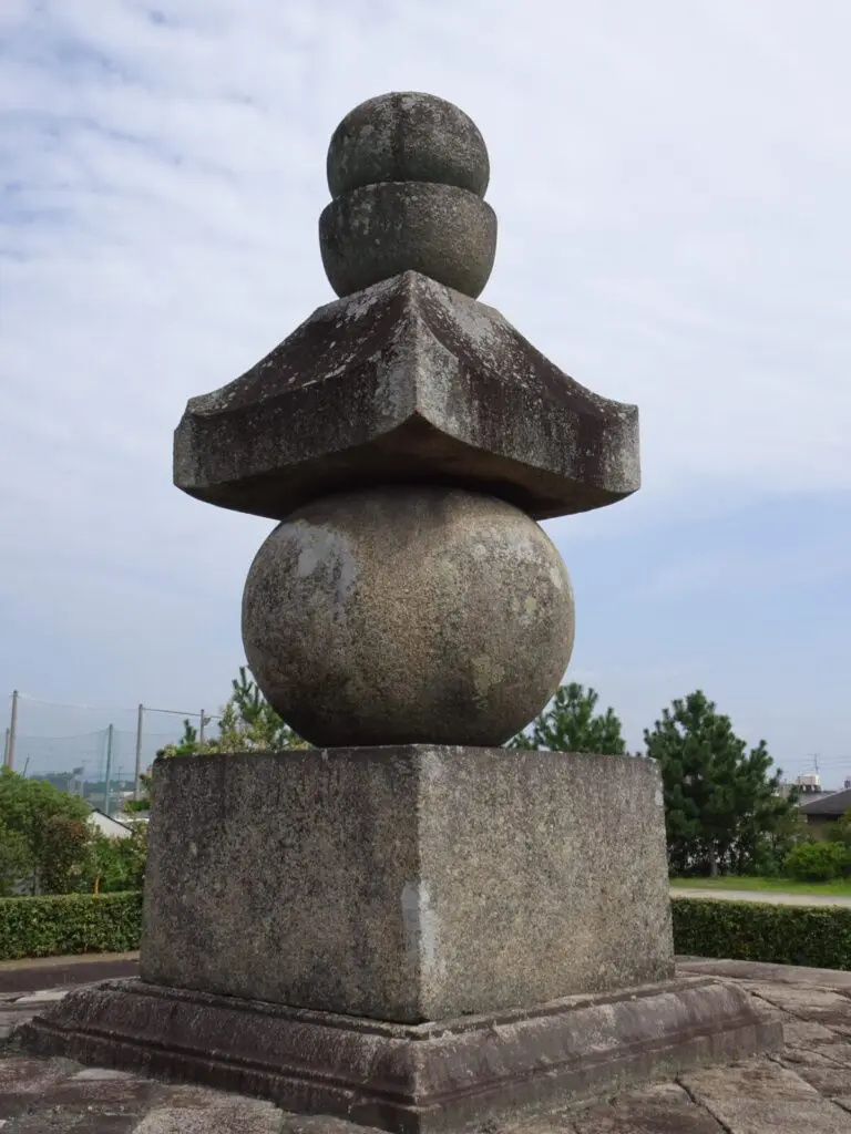 石造美術 西大寺奥ノ院五輪塔（叡尊塔） | たま企画室 - 香川・高松