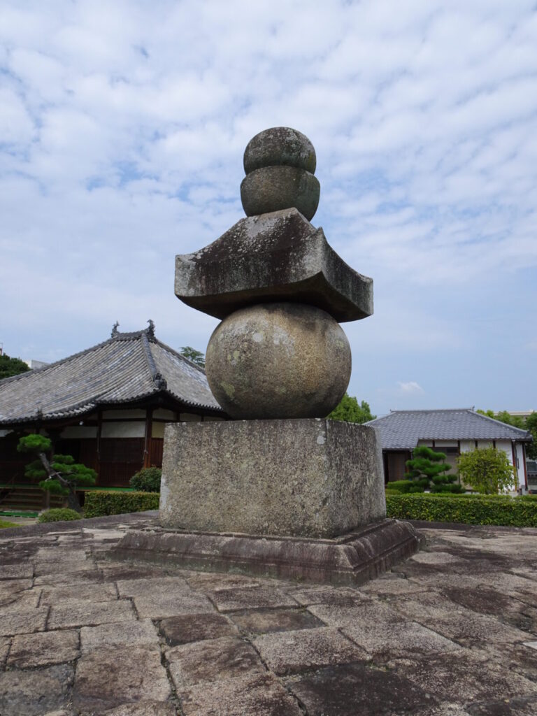 西大寺奥ノ院五輪塔　奈良県奈良市　五輪塔