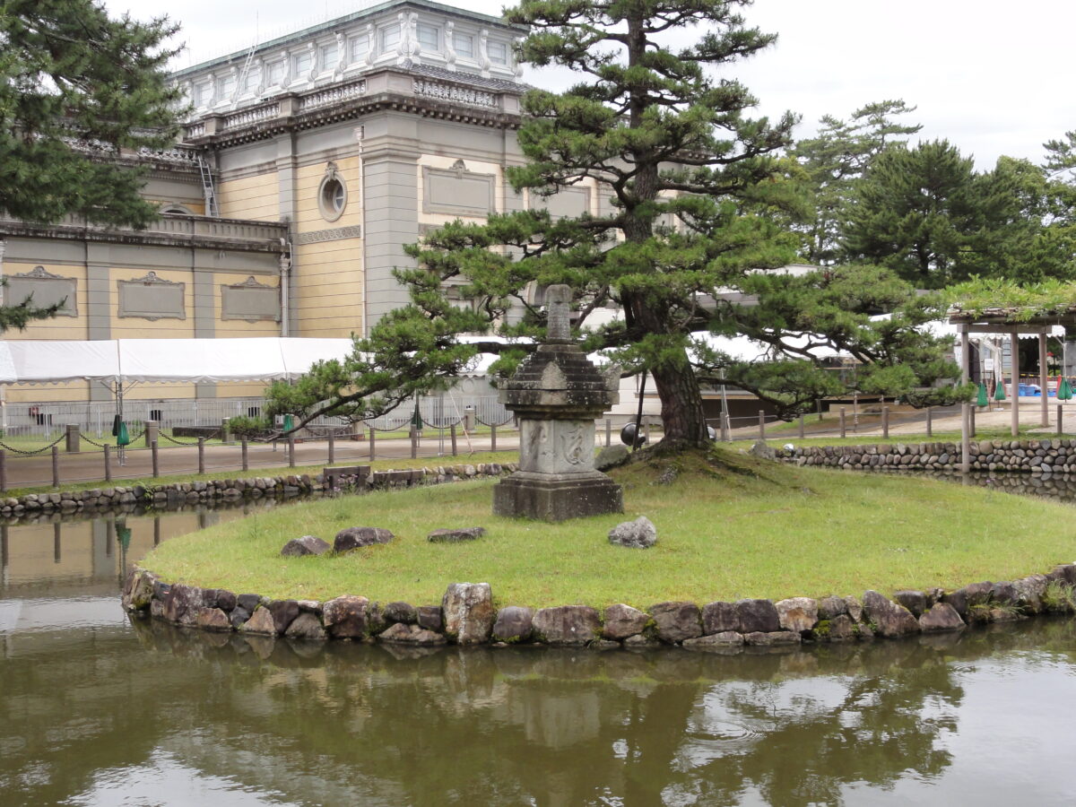 奈良県奈良市　奈良国立博物館　宝篋印塔