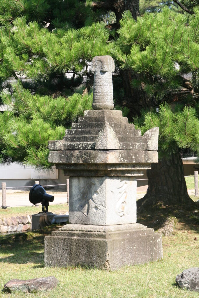 奈良県奈良市　奈良国立博物館　宝篋印塔